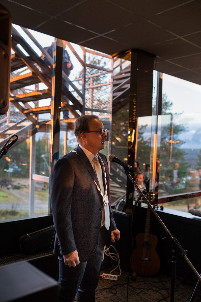 Rehtori Antti Syväjärvi piti tiiviin mutta ytimekkään puheen. 