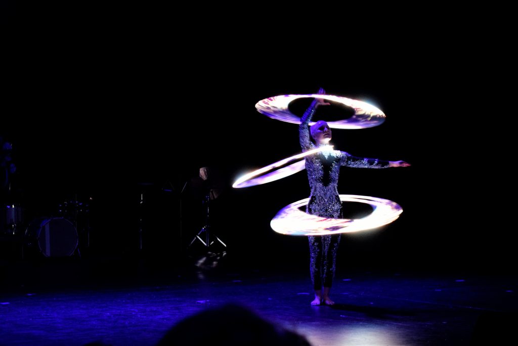 Liina Leppänen ilahdutti näyttävällä vanne-esityksellään. 